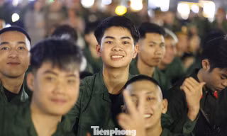 Đêm lửa trại cho thanh niên lên đường nhập ngũ.