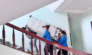 Mồ hôi thấm ướt áo xanh tình nguyện, góp sức trẻ cho dự án sân bay Gia Bình.
