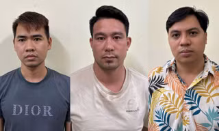 Các bị can Nguyễn Văn Hưng, Nguyễn Văn Phúc và Phan Quang Huỳnh (từ trái qua phải). Ảnh: Công an tỉnh Bắc Ninh.