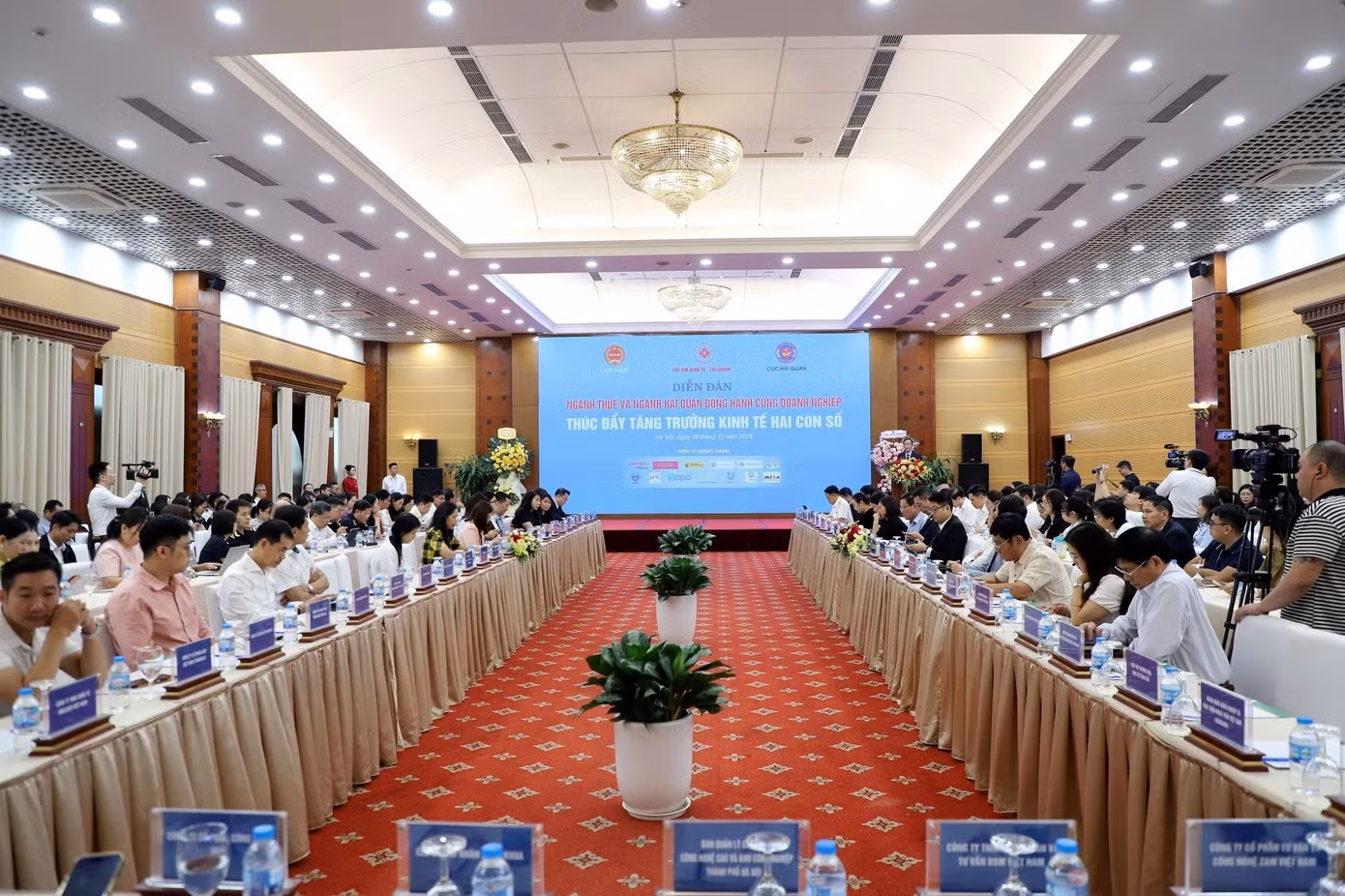 thu-truong-bo-tai-chinh-nganh-thue-va-hai-quan-no-luc-cai-cach-dong-hanh-cung-doanh-nghiep-4493.jpg