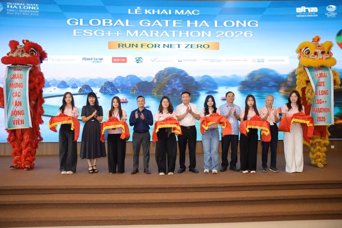 Giải marathon 15.000 người khai mạc: Câu trả lời sớm cho bài toán kinh doanh của nhà phố bên vịnh Hạ Long