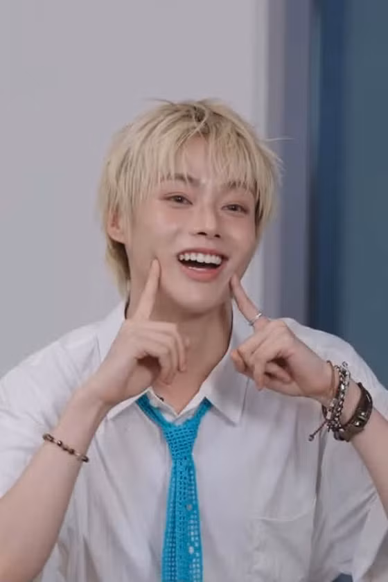 Fan cười "bể bụng" vì Hanbin TEMPEST là thầy dạy "sếp An Trương" làm idol K-Pop