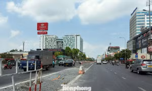 Dỡ bỏ dải phân cách, mở thêm làn đường ở cửa ngõ sân bay Tân Sơn Nhất