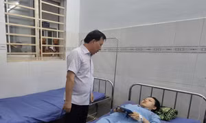 Tập trung cứu chữa các nạn nhân vụ cháy xe khách khiến 7 người tử vong 