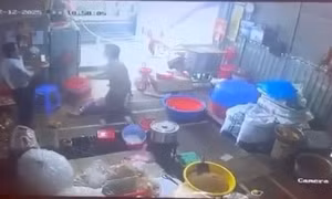 Tây Ninh: Người đàn ông cầm dao lao vào chém vợ rồi tự sát