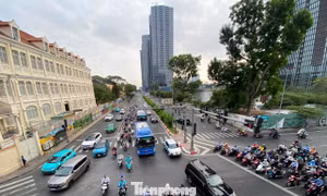 Bất ngờ hình ảnh đường phố TPHCM trong sáng đầu tiên đi làm sau Tết