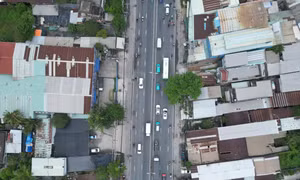 Hiện các địa phương đang đẩy nhanh tiến độ giải phóng mặt bằng phục vụ dự án mở rộng quốc lộ 1. Ảnh: Nguyễn Tiến