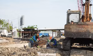 Cầu đi bộ gần 1.000 tỷ đồng qua sông Sài Gòn bước vào giai đoạn ‘chạy nước rút’