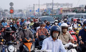 Rào chắn thi công tuyến metro số 2: Cửa ngõ Tân Sơn Nhất ‘ngộp thở’, ùn tắc kéo dài 