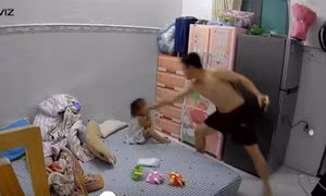Người đàn ông ở TPHCM bị tạm giữ sau clip nghi bạo hành bé gái 3 tuổi