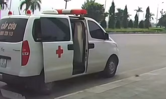Giá dịch vụ xe cứu thương: Người bệnh khó biết đắt hay rẻ