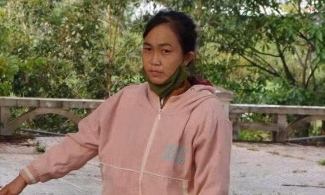 Giả vờ hỏi mua nữ trang rồi đeo cả lượng vàng bỏ chạy 