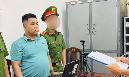 Nguyễn Thế Bình bị khởi tố vì gây rối trật tự công cộng sau va chạm giao thông, đánh ông Đ nhập viện và gây mất trật tự tại địa phương.