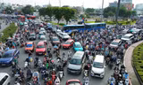 Kẹt xe kéo dài ở cửa ngõ Đông Bắc TPHCM