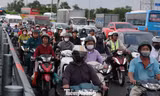 Người dân rời TPHCM về quê nghỉ lễ