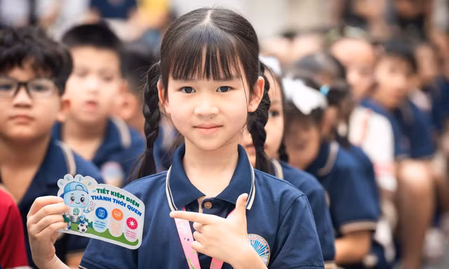 Tuyên truyền kiến thức sử dụng năng lượng tiết kiệm và hiệu quả cho gần 1300 học sinh