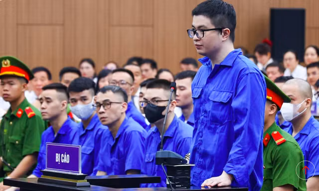Xin giám định tâm thần cho Mr Pips: Chủ tọa liên tục 'chất vấn' khiến mẹ siêu lừa lúng túng, bị hại vỗ tay