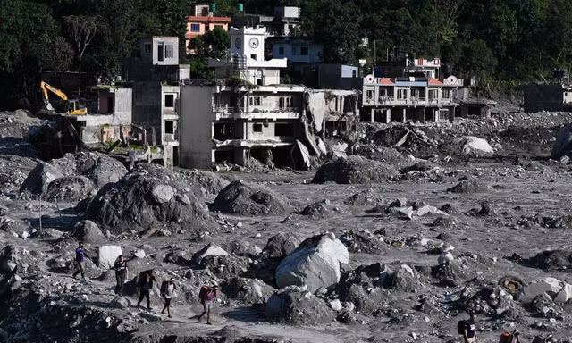Du khách bất ngờ trở về sau 37 ngày mất tích trong thảm họa lũ quét Nepal
