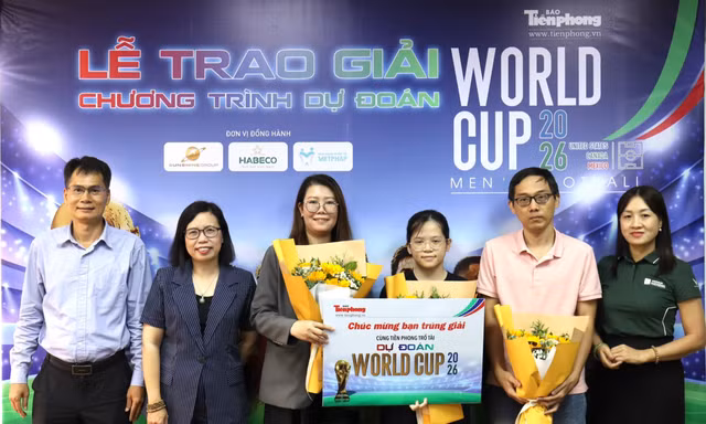 Trao thưởng minigame 'Cùng Tiền Phong trổ tài dự đoán World Cup 2026' tại TPHCM