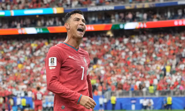 Khi Ronaldo bị động chạm vào lòng tự ái