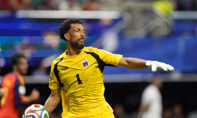 Thủ môn Vozinha được đoàn tụ cùng mẹ trước trận đối đầu Uruguay