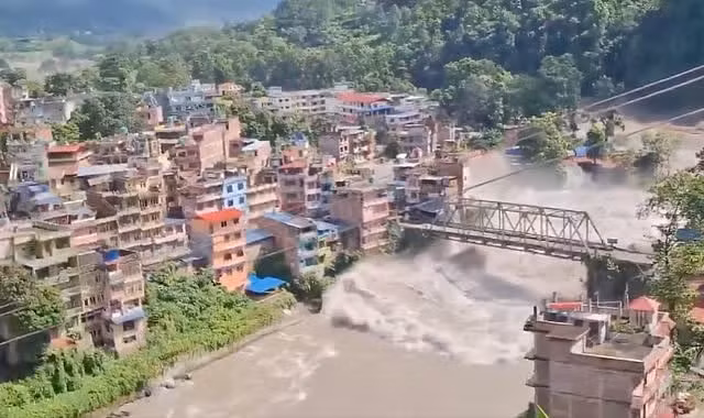 Thảm họa lũ quét ở Nepal: Mất liên lạc với du khách của 19 quốc gia 