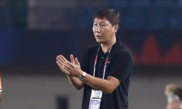 HLV Kim Sang-sik xin lỗi người hâm mộ Việt Nam sau trận thua