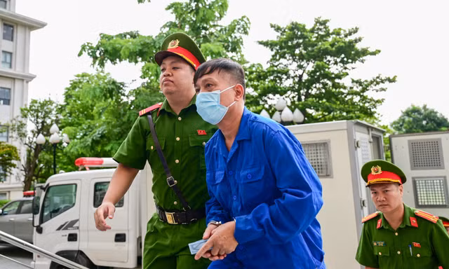 Trong vụ án ông Nguyễn Bá Hoan bị cáo buộc nhận hối lộ 16 tỷ đồng.