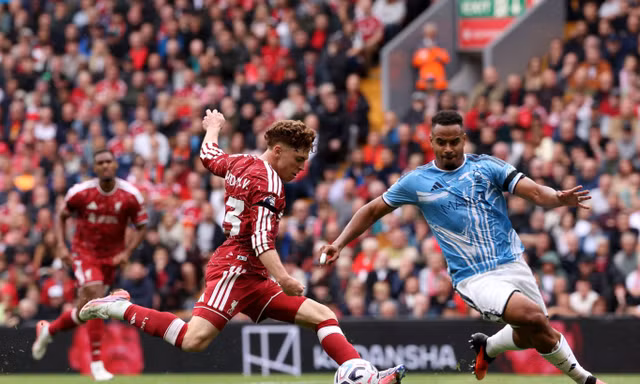 Liverpool thoát thua trên sân nhà trước Nottingham