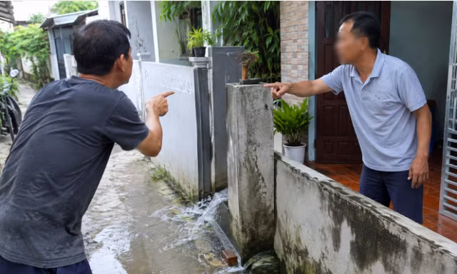 Hà Nội: Đâm hàng xóm tử vong vì bị chửi, dọa đánh nếu 'để nước chảy sang nhà'