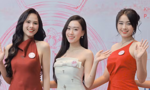 Trình catwalk của 53 thí sinh Hoa hậu Việt Nam 2026