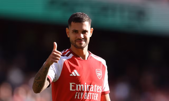 'Bom tấn' 75 triệu bảng giúp Arsenal thắng hú vía trên sân nhà