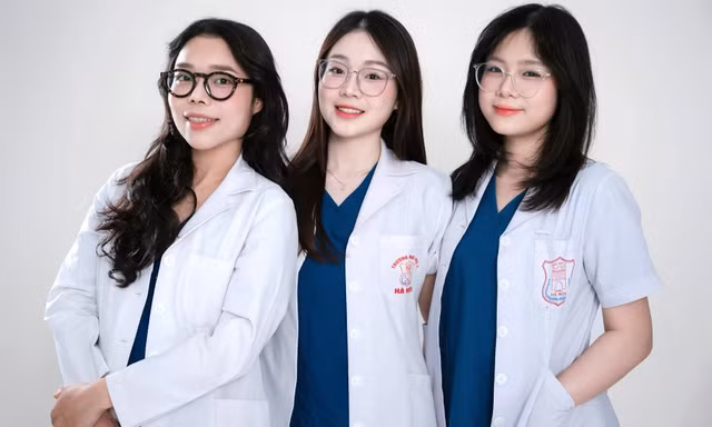 Học chung lớp THPT, 3 nữ sinh cùng trở thành bác sĩ nội trú ĐH Y Hà Nội