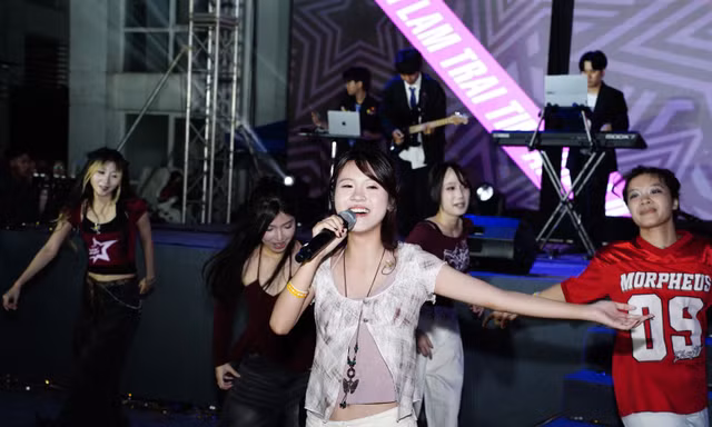 'DAV Club Fest 2026': Sinh viên Ngoại giao hòa mình vào đêm nhạc hội 