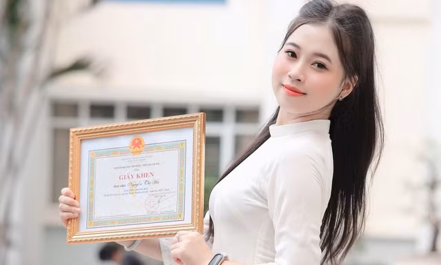 Bỏ việc ổn định, cô gái quê Bắc Ninh thi lại đại học và trở thành thủ khoa đầu ra