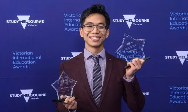 Du học Australia 10 năm, nghiên cứu sinh người Việt giành giải thưởng cao nhất với nghiên cứu AI về nguy cơ tự tử
