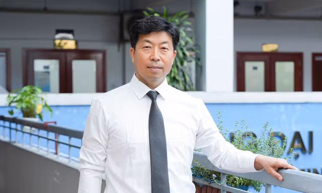 Ở tuổi 52, Phó Chủ tịch người Hàn Quốc sang Việt Nam học thạc sĩ