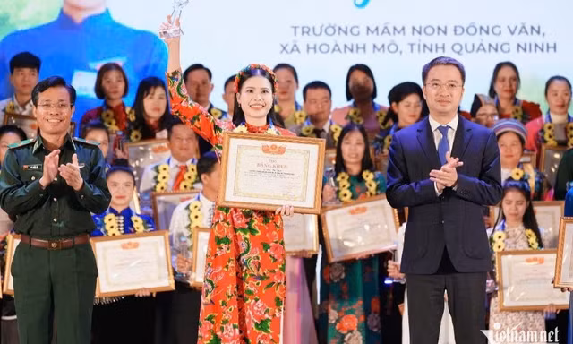Cô giáo người Tày học tiếng Dao, giúp trẻ vùng cao tự tin nói tiếng Việt