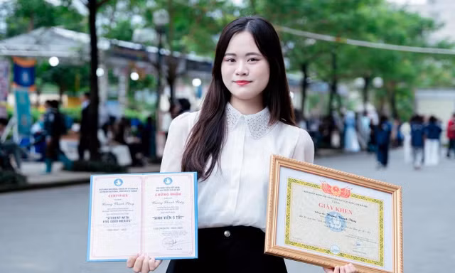  'Quay xe' chọn Sư phạm trước kỳ thi 3 tháng, nữ sinh trở thành thủ khoa