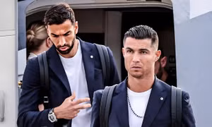 Hình ảnh Ronaldo xách vali về nước 