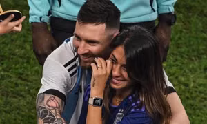 4,5 triệu lượt thích thông điệp vợ nhắn Messi