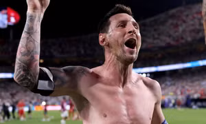 Tranh luận Messi và Argentina chọc tức tuyển Anh