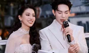 Khán giả Hà Nội vây kín Tiểu Vy, Đức Phúc