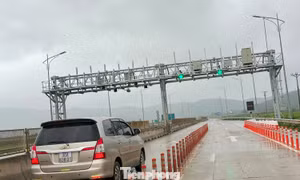 Tận thấy các trạm thu phí tự động hiện đại vừa vận hành trên cao tốc Bắc - Nam