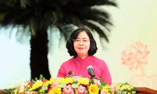 Bí thư Thành ủy Hà Nội Bùi Thị Minh Hoài phát biểu khai mạc đại hội.