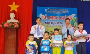 Khánh Hòa phát miễn phí sách giáo khoa cho học sinh từ năm học 2026 - 2027