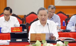 Tập thể Bộ Chính trị làm việc với Ban Thường vụ Thành ủy Hà Nội