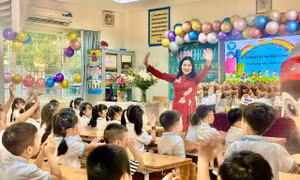 Phụ huynh học sinh lớp 1 than phiền, tối nào cũng ‘đánh vật' với con đến khuya 