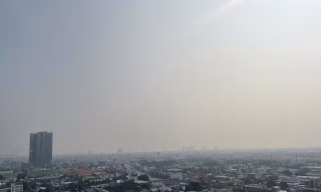 Bầu trời TPHCM mờ đục
