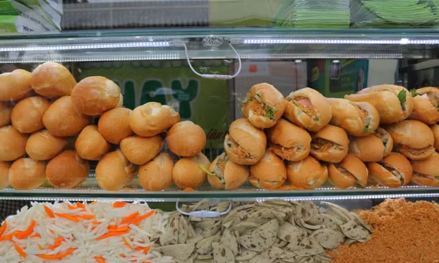 Vì sao những ổ bánh mì thơm ngon có thể khiến hàng trăm người nhập viện?